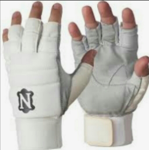 Neumann Other - Neumann football workout fitness leather gloves halffinger NEW